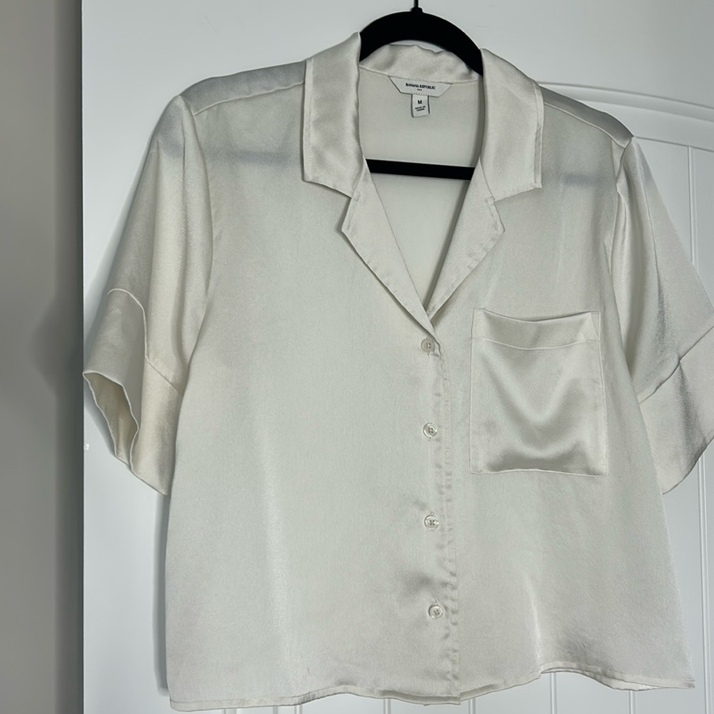 Banana Republic Factory Satin Short Sleeve Button Down Blouse size medium